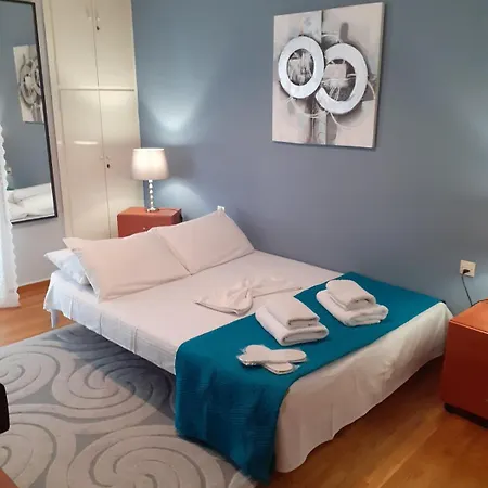 Lia's Center Apartment *
